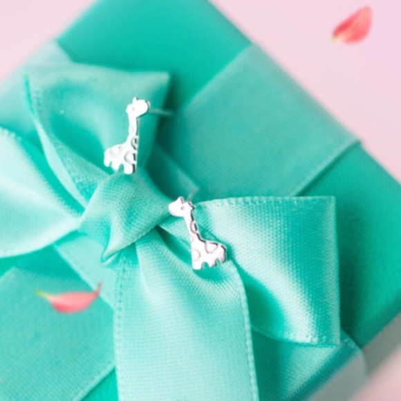 🦒LAST PAIR 🦒 Mini Giraffe 925 Silver Earrings - Picture 2 of 4